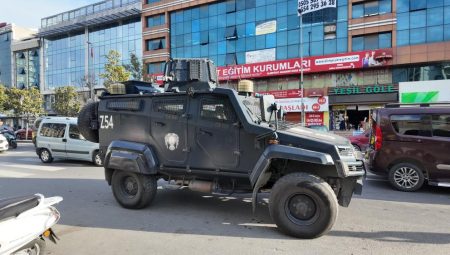 İstanbul’da otele el bombalı saldırı