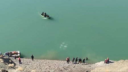 Baraja düşen araçta 3 kayıp