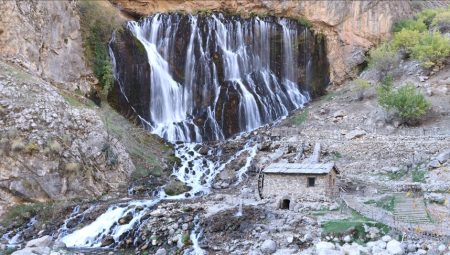 Kayseri’deki Kapuzbaşı Şelaleleri yoğun ilgi görüyor