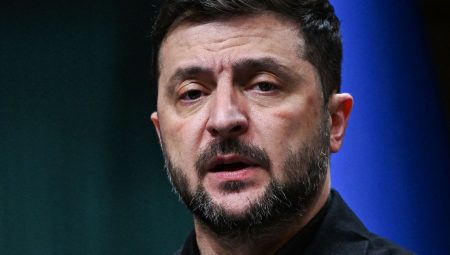 Zelenskiy, canlı yayında konuşurken bomba alarmı verildi