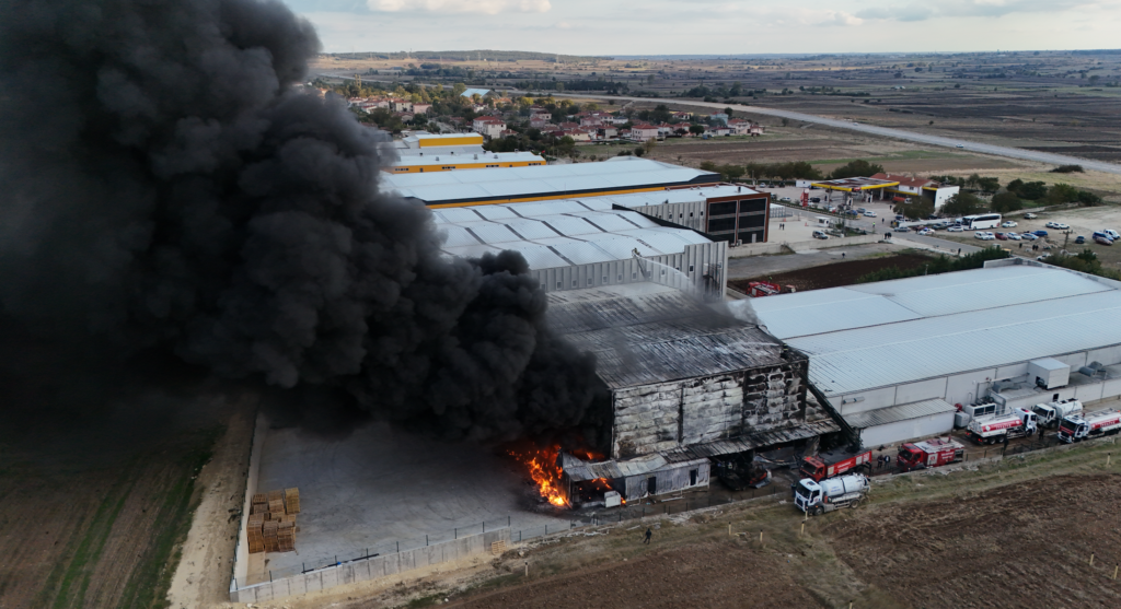 Kırklareli’nde ilaç fabrikasında yangın